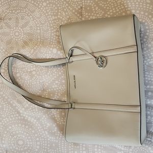 Michael kors tote